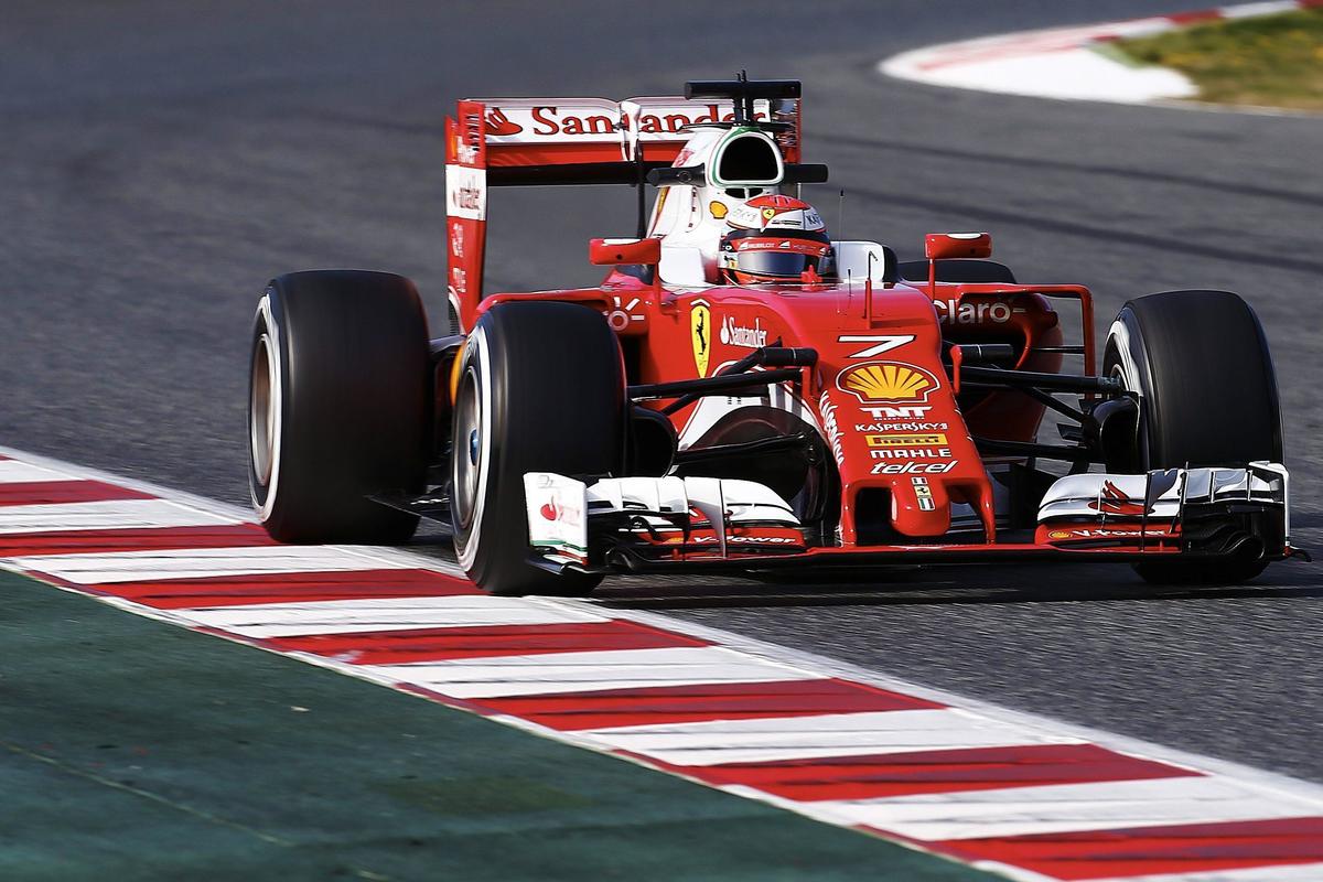 F1 Barcellona, Kimi ancora in testa