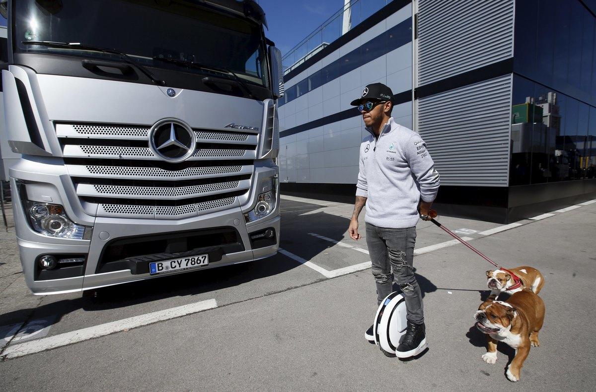 Hamilton duro: «La MotoGp è più spettacolare della F1»