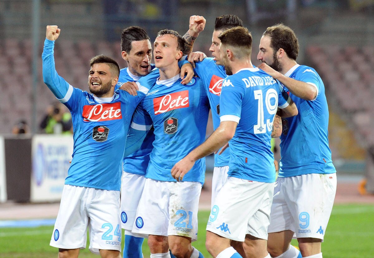 Serie A, Napoli-Chievo 3-1: gli azzurri agganciano la Juventus