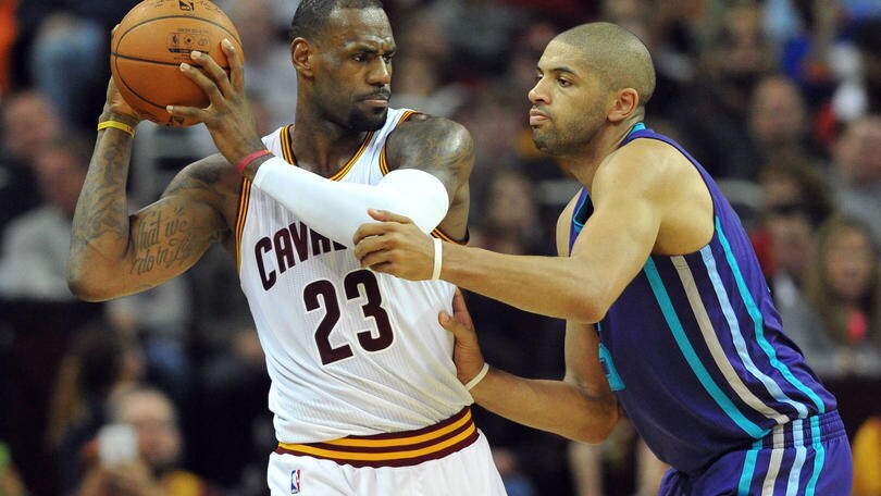 Basket NBA, James stende i Celtics
