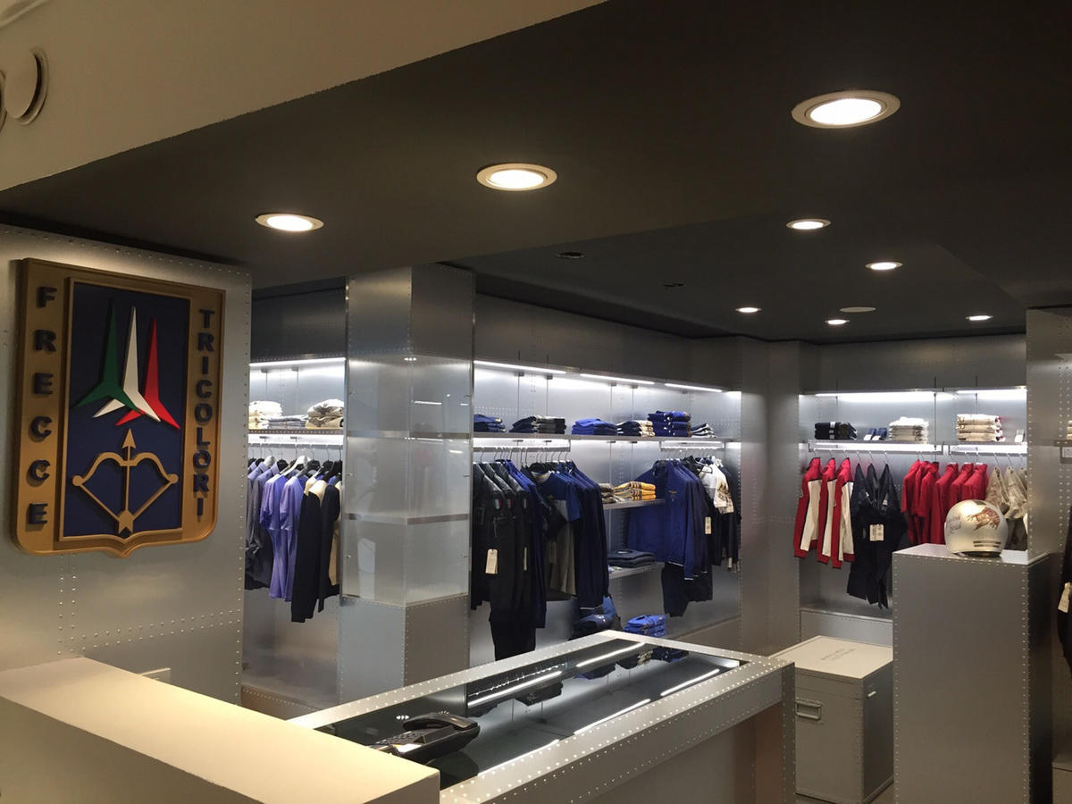 Aeronautica Militare apre il suo flagship store a Milano