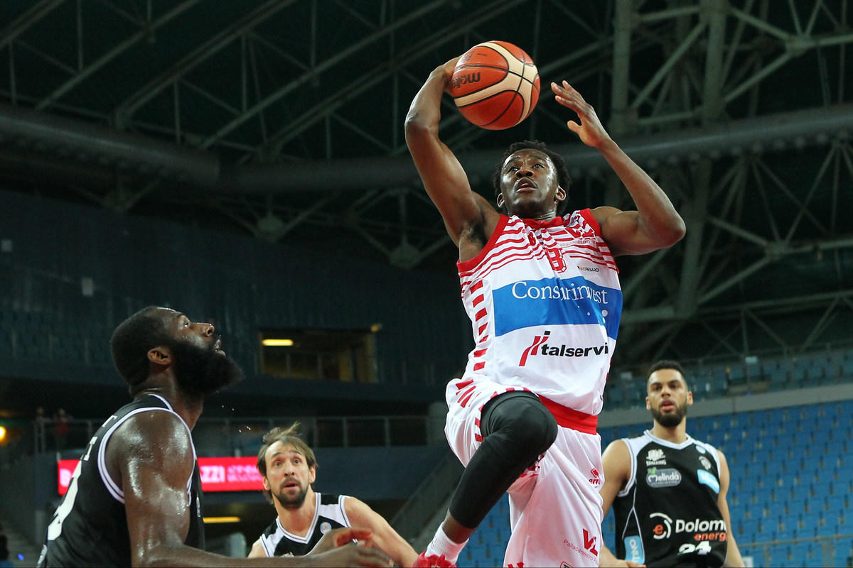 Basket Serie A, Pesaro vince, Torino nel baratro