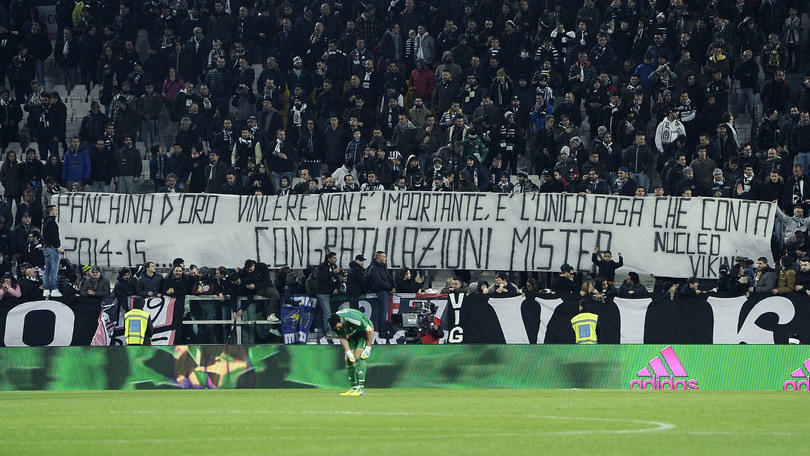 Juventus, i tifosi stanno con Allegri: striscioni per lui e cori contro Sacchi