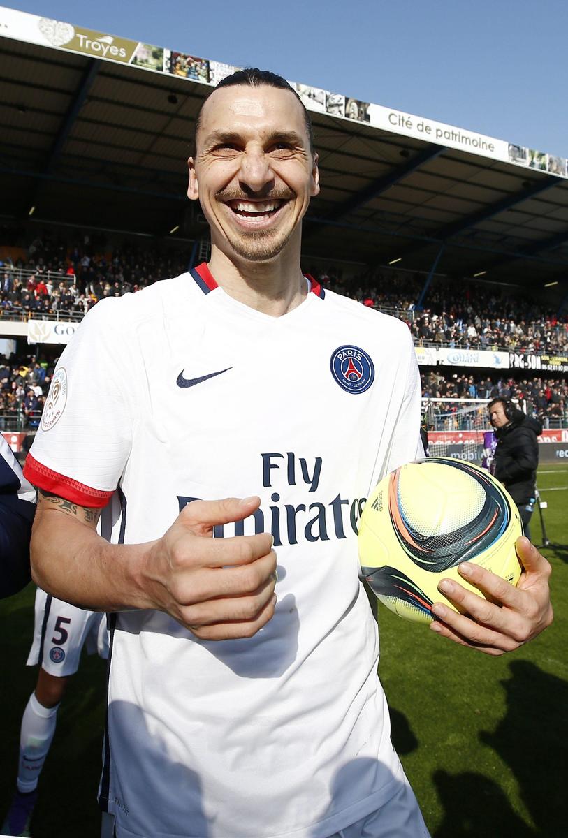 Calciomercato, Ibrahimovic: «Se al posto della Torre Eiffel mettono una mia statua resto al Psg»