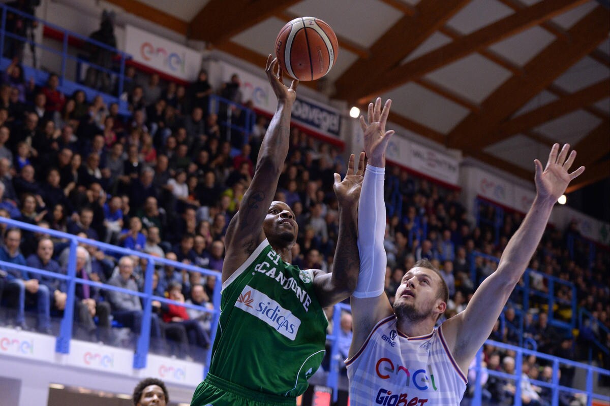 Basket Serie A, Nunnally show, Avellino va