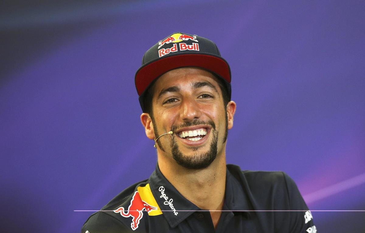 F1 Jones: «Ferrari, nel 2017 ingaggia Riccardo»
