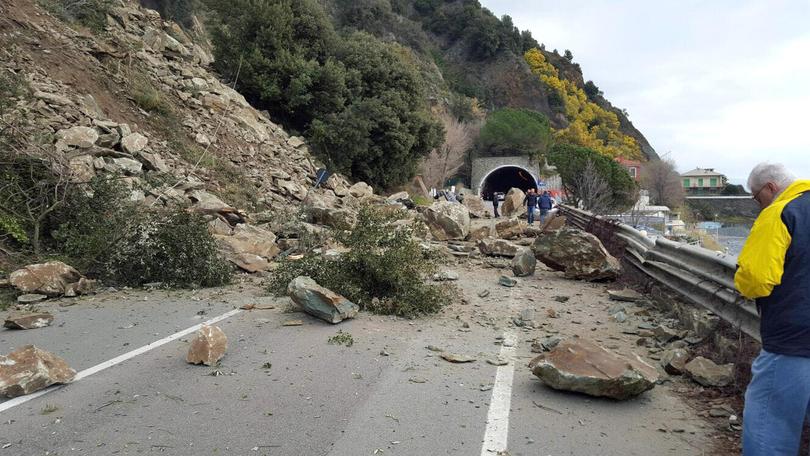 Frana sull'Aurelia, deviata la Milano-Sanremo