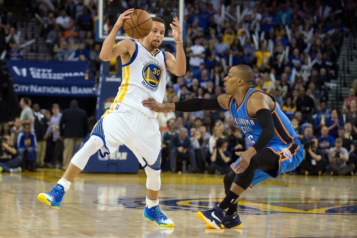 Curry doma Dallas e stanotte sfida San Antonio