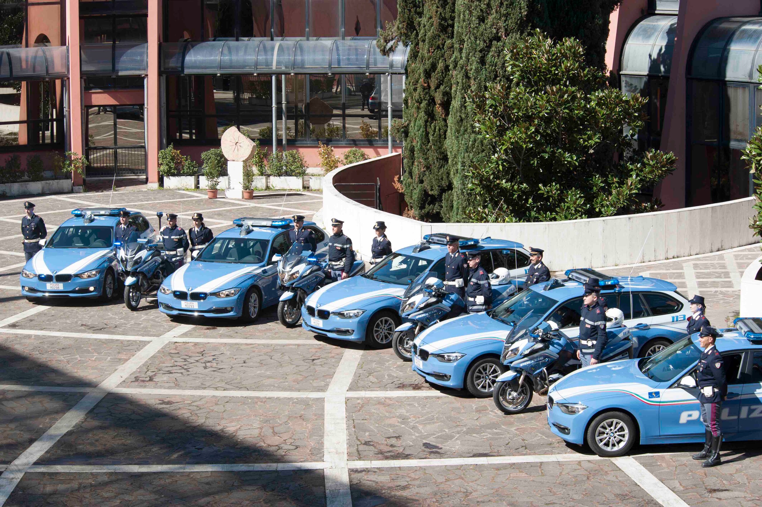 Le nuove BMW 320 d Touring della Polizia Stradale