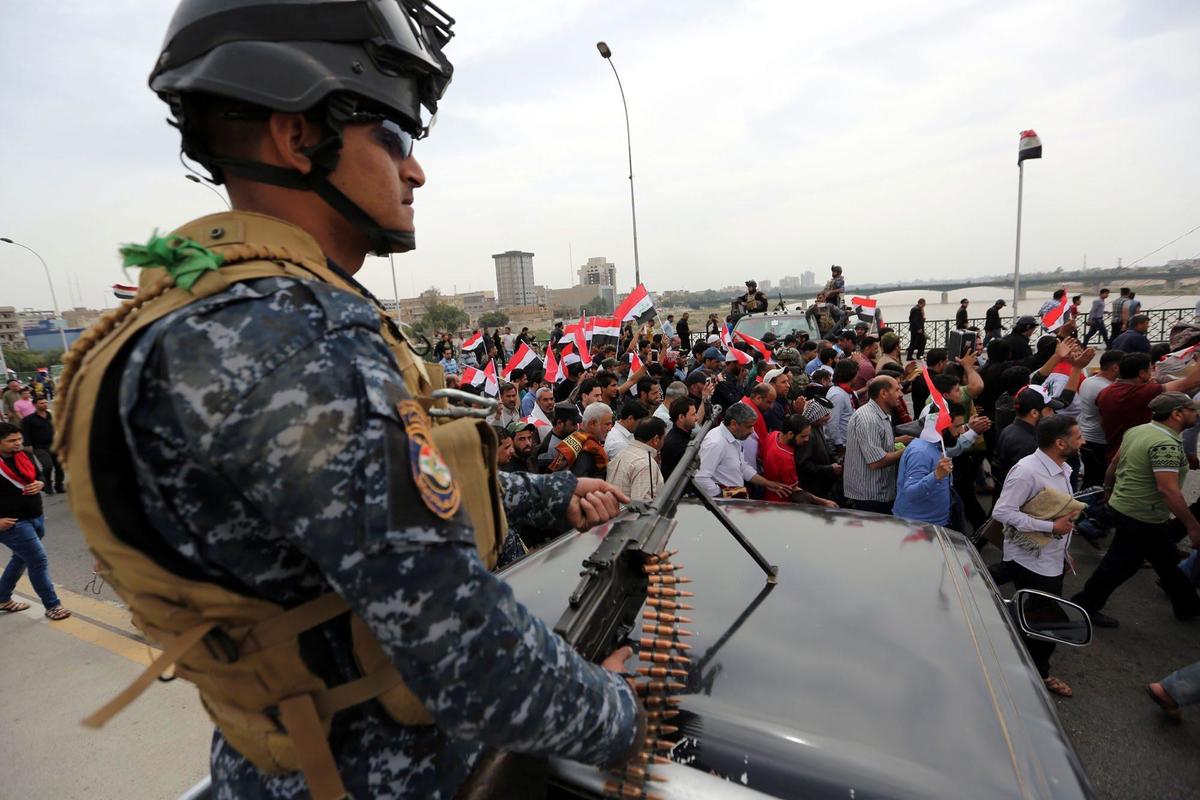 Iraq, kamikaze salta in aria durante una partita di calcio: il bilancio sale a 41 morti