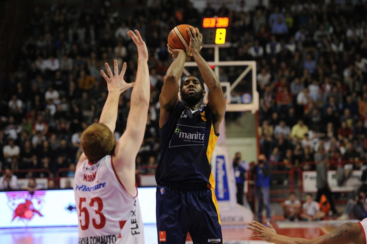White sbanca Pistoia, Simon piega Reggio Emilia