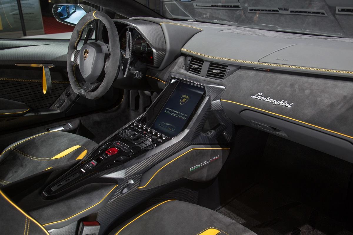 Lamborghini, gli interni di una supercar da 2 milioni