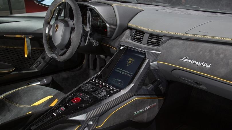 Lamborghini, gli interni di una supercar da 2 milioni