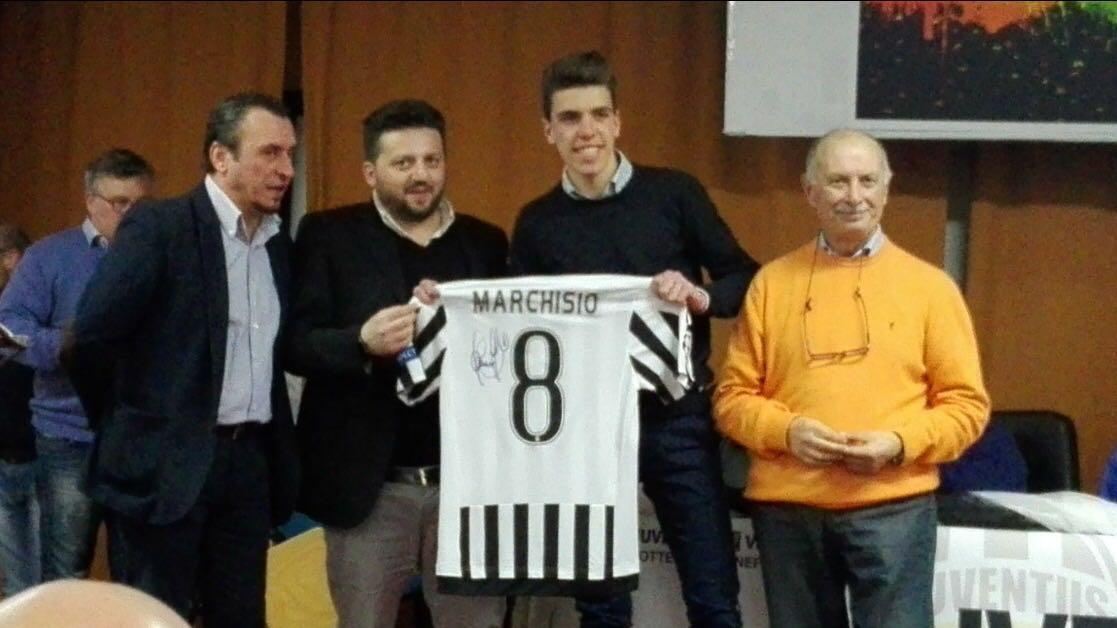 Il cuore grande della Juventus. Marchisio dona la sua maglietta