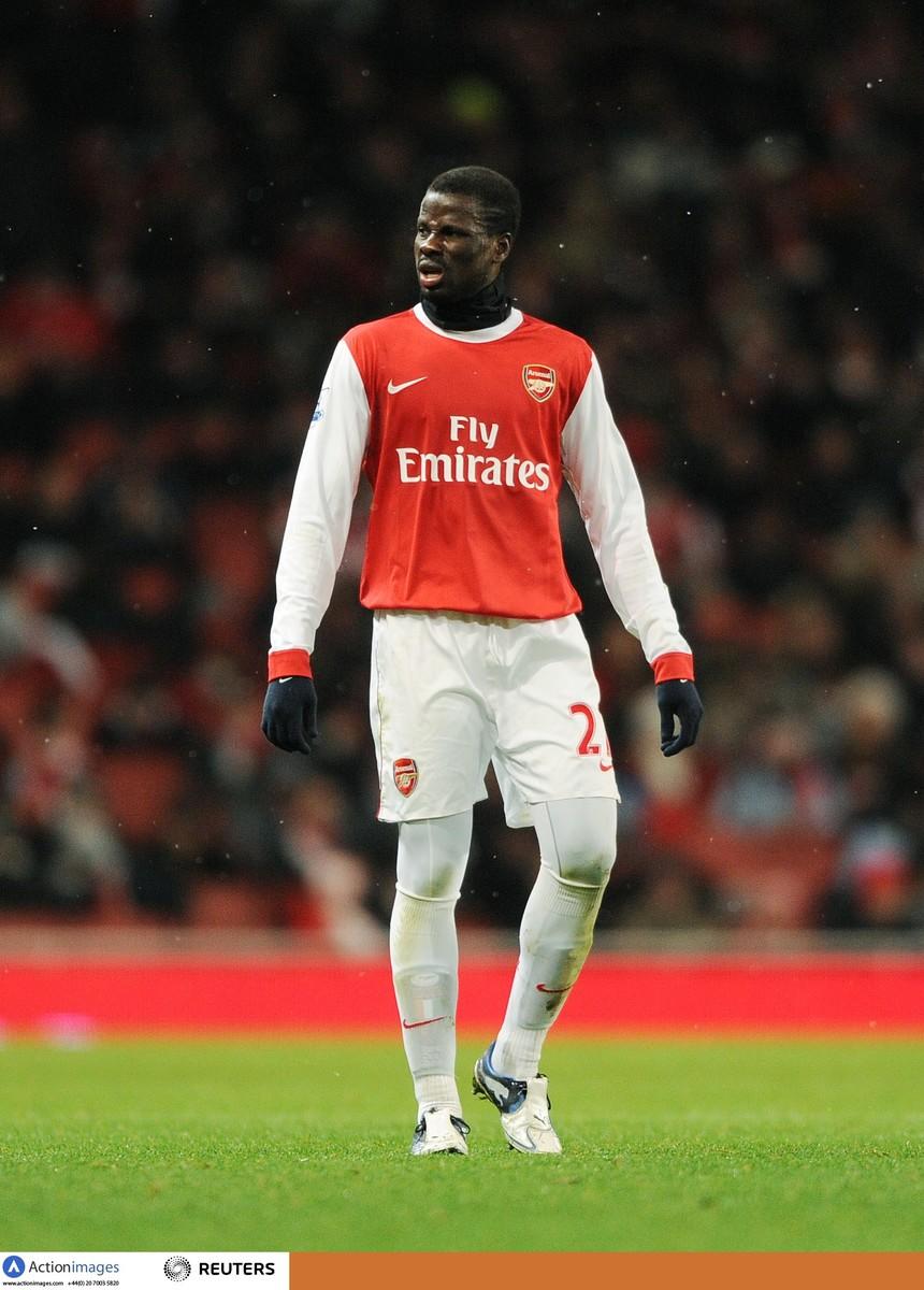 Premier League: un anno di squalifica a Eboue per non aver pagato l'agente