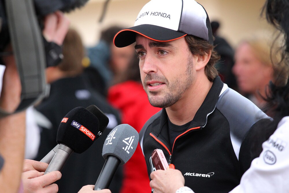 F1, Alonso: «Non torno a casa, resto in Bahrain»