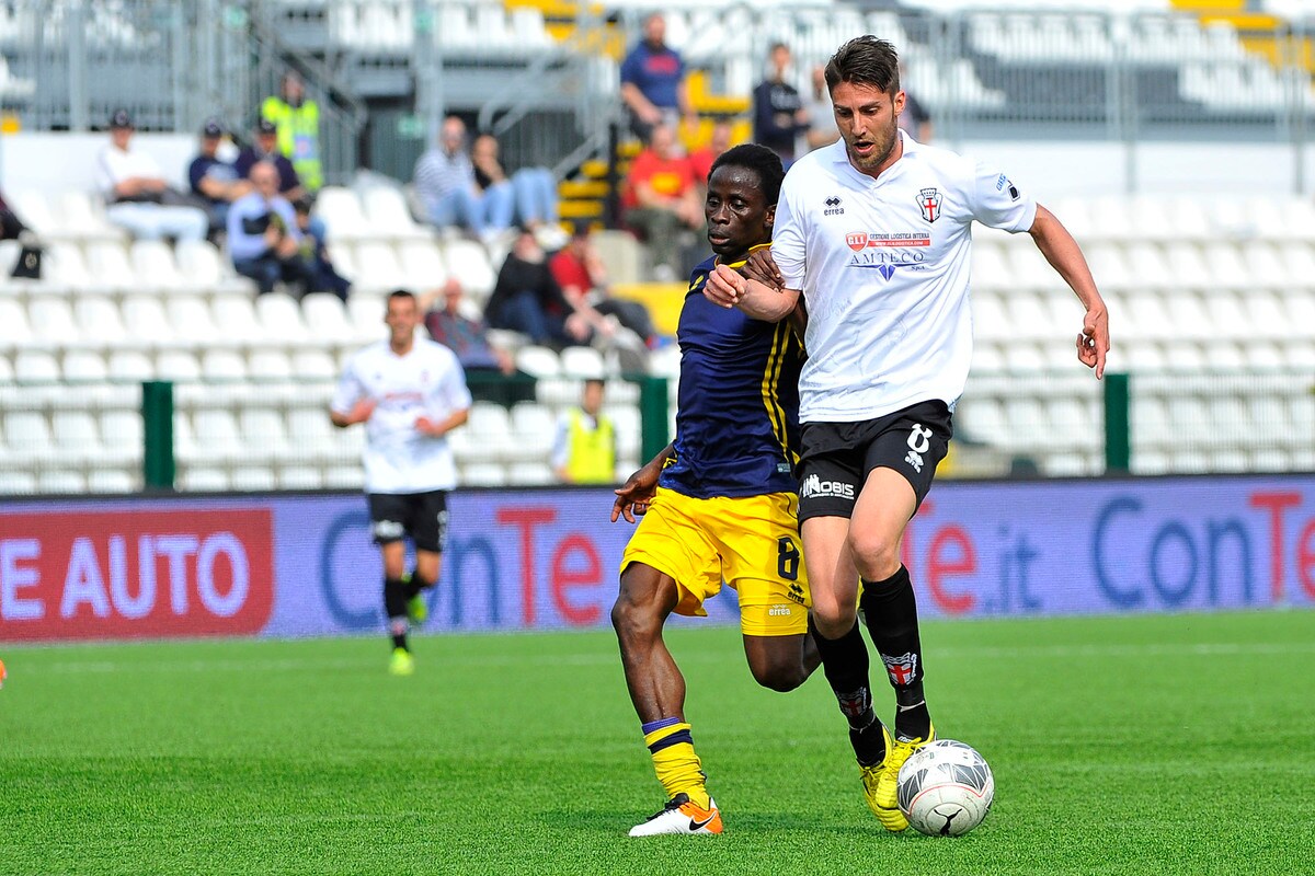 Calciomercato Pro Vercelli, ceduti Coly e Scavone al Parma