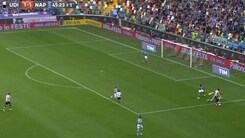 Udinese-Napoli: la fotosequenza del gol in rovesciata di Fernandes