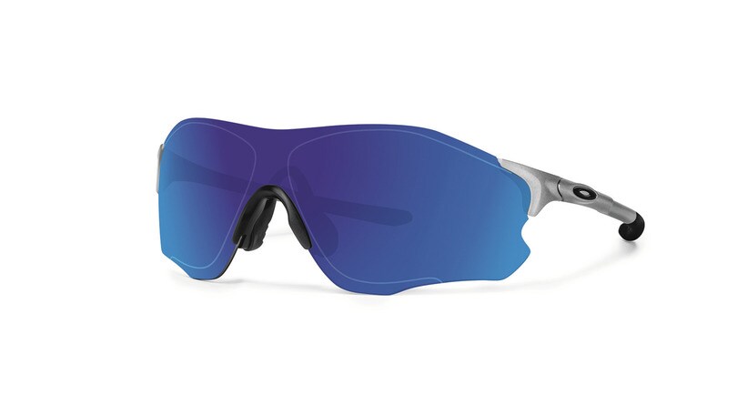 Oakley Evzero, gli occhiali "piuma" ideali per il running