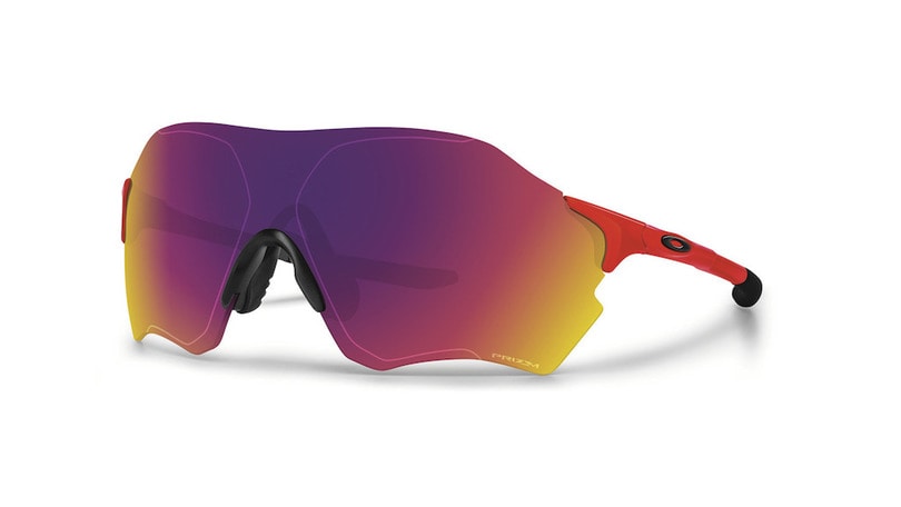 Oakley Evzero, gli occhiali "piuma" ideali per il running