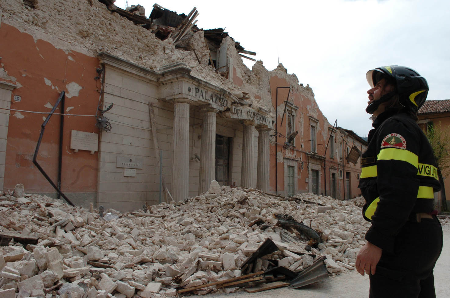 Terremoto dell'Aquila, sette anni dopo: l'Italia ricorda le 309 vittime