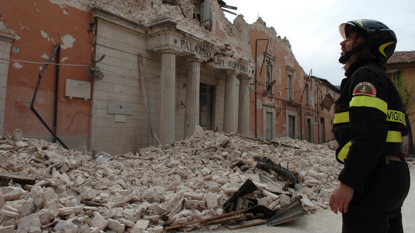 Terremoto dell'Aquila, sette anni dopo: l'Italia ricorda le 309 vittime