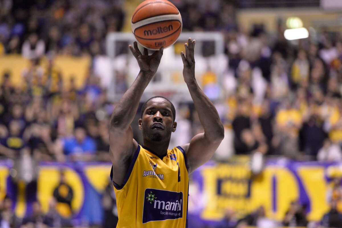 Basket Serie A, Dyson da eroe a "nemico"