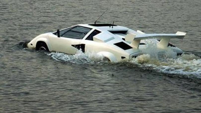 Lamborghini Countach anfibia su e-bay per 23.600 euro
