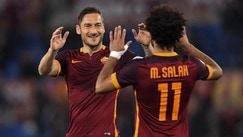 Serie A, Roma-Bologna 1-1: Totti torna in campo e regala l'assist a Salah
