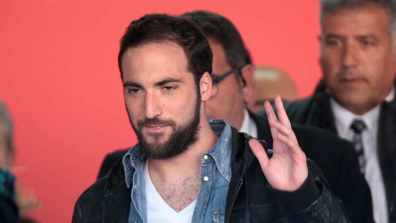 Napoli, il San Paolo per Higuain: cori e maschere per il Pipita