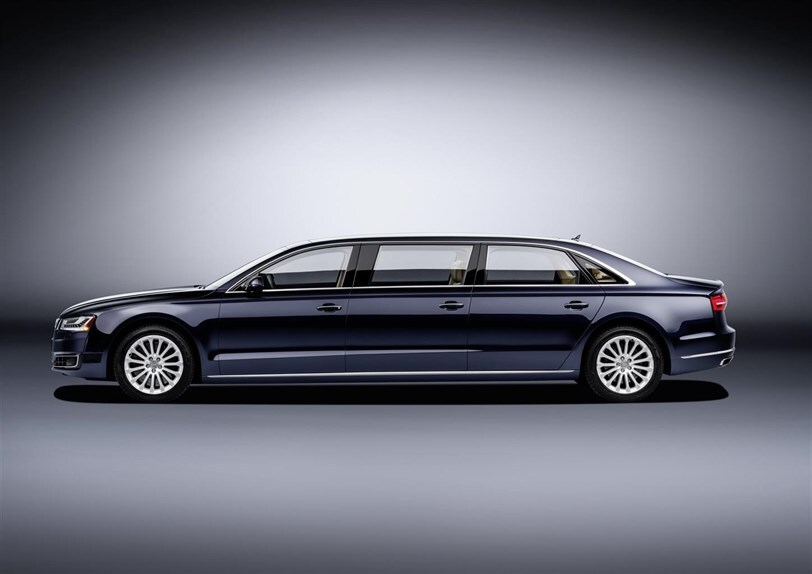 Audi A8 L extended, l’ufficio in strada