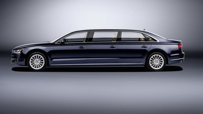 Audi A8 L extended, l’ufficio in strada