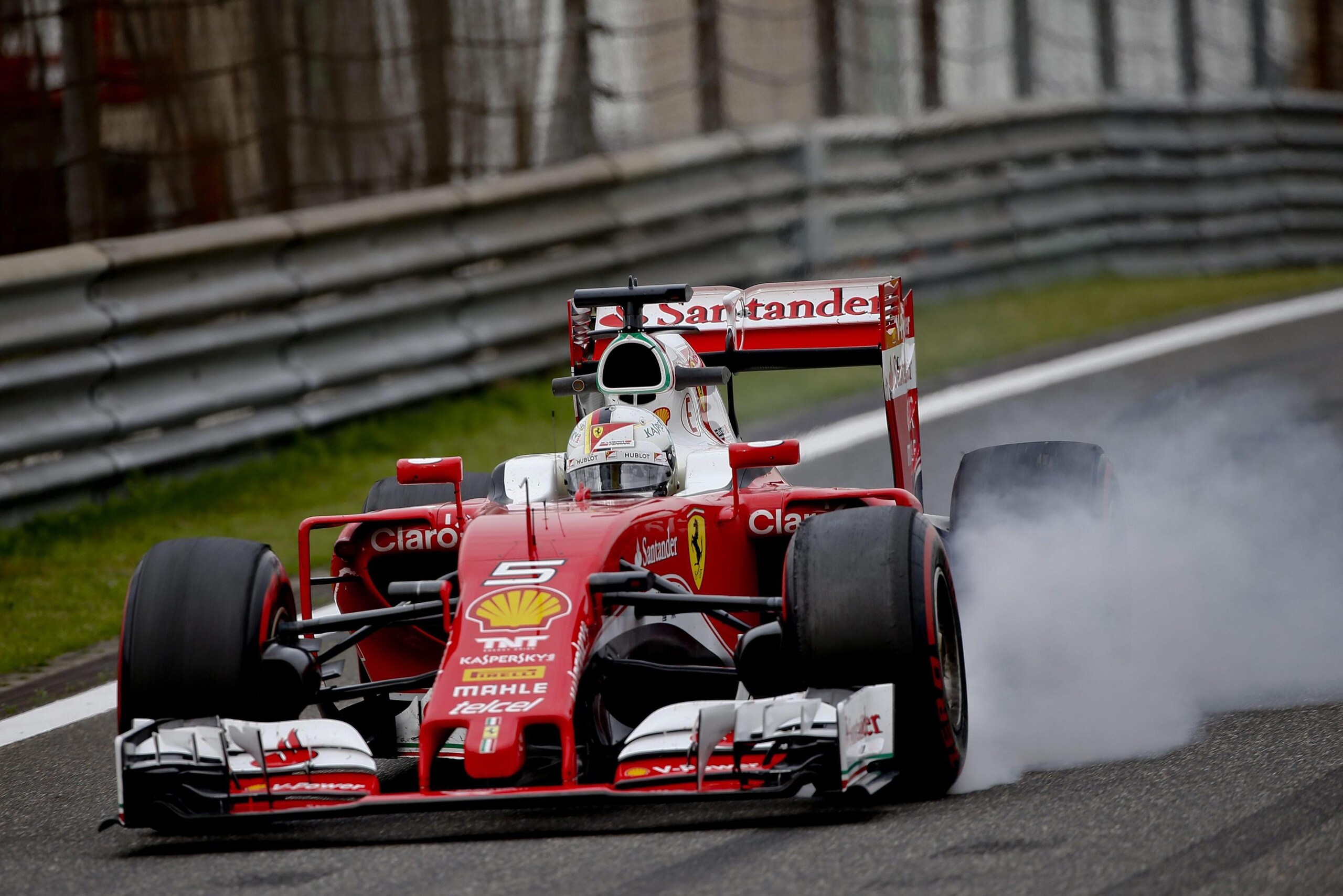 F1, Cina: Vettel primo sotto la pioggia nelle terze libere