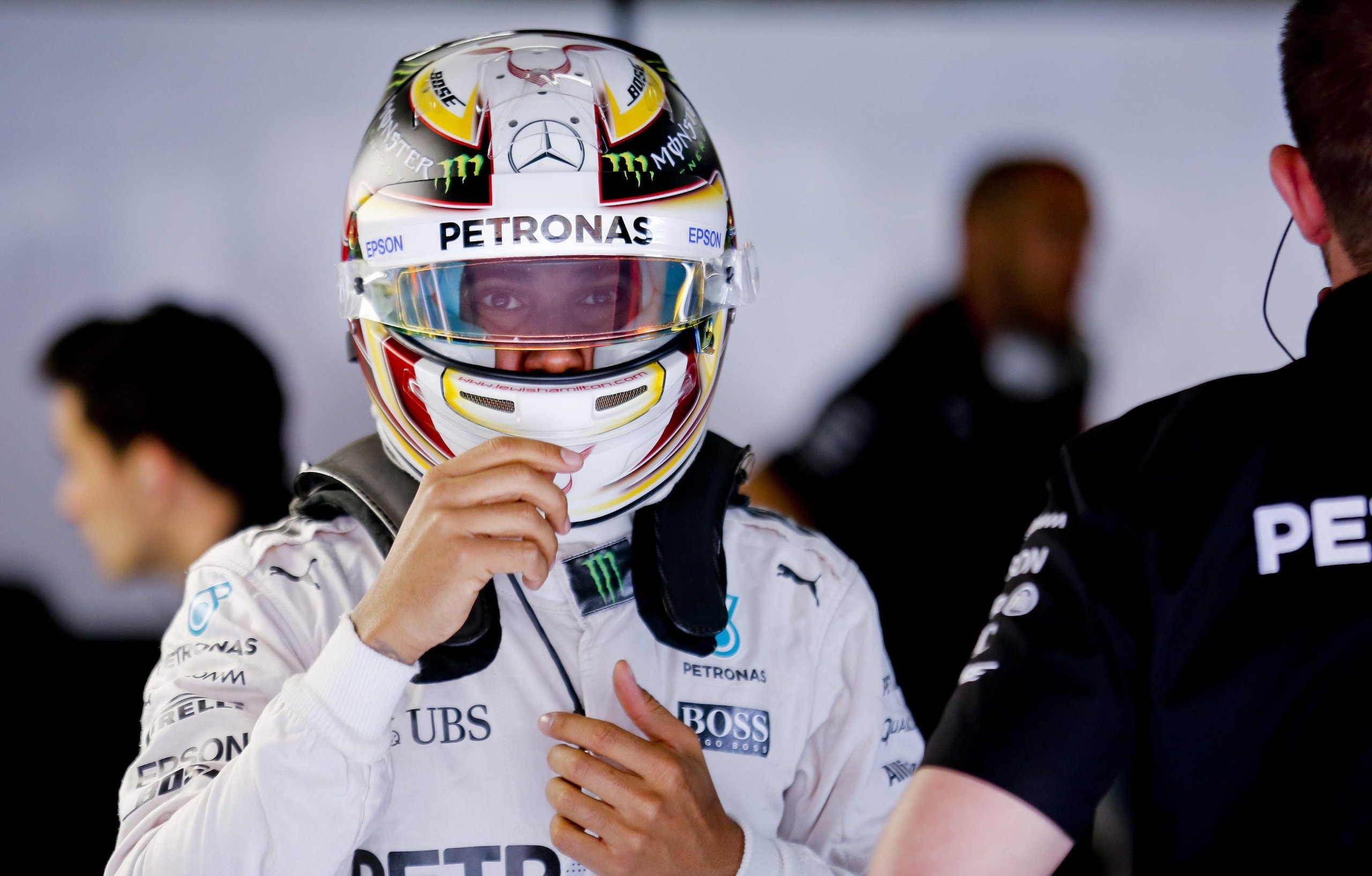 F1 Mercedes, Hamilton: «La penalità è un'opportunità»
