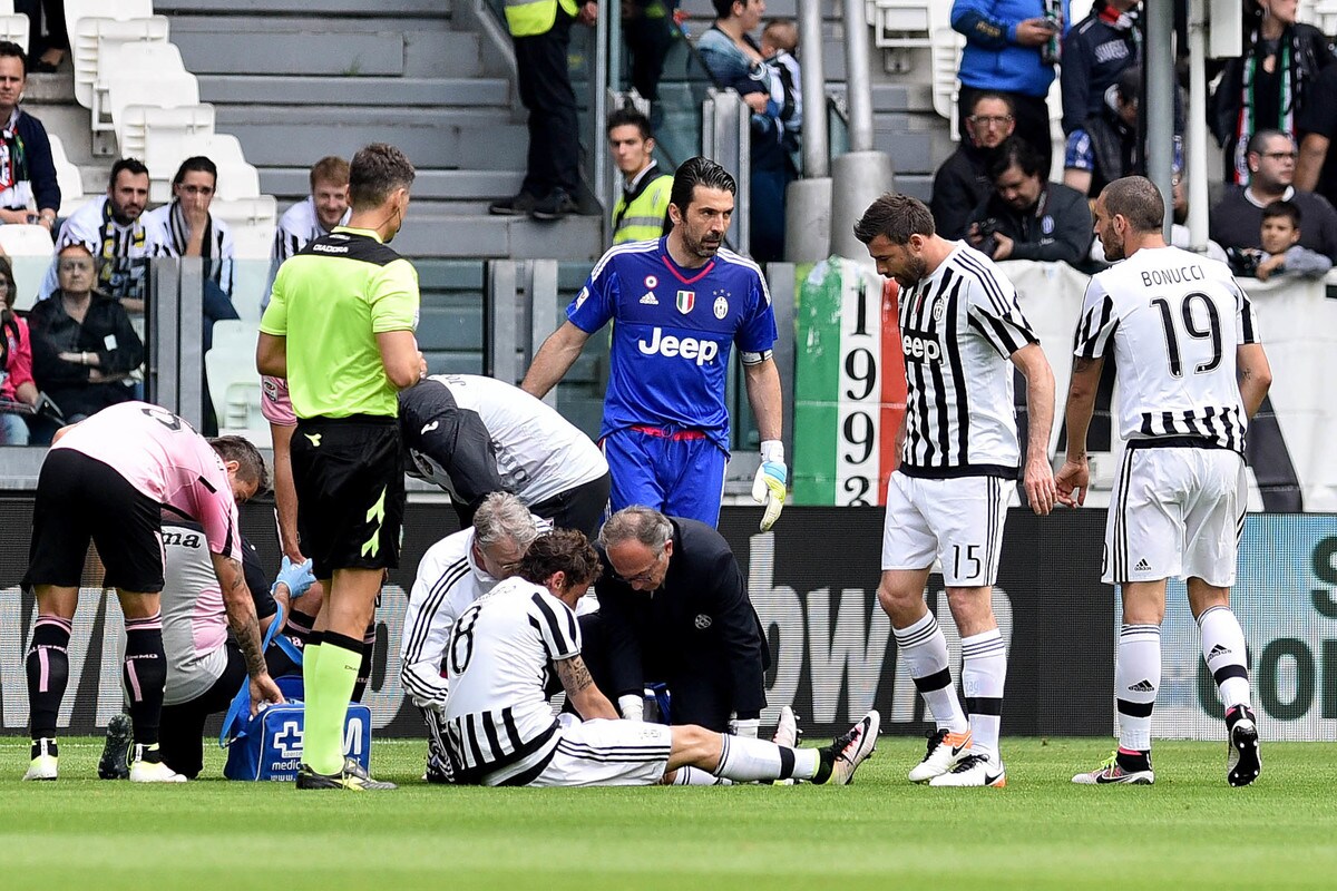 Juventus; infortunio Marchisio, i compagni sui social: «Claudio, vinciamo per te!»