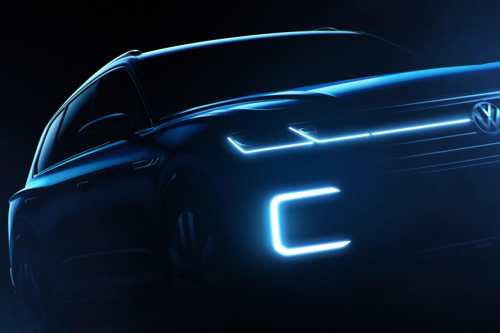 Volkswagen porta a Pechino il prototipo di Tuareg ibrida
