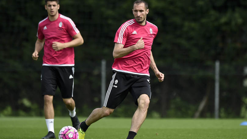 Juventus, pazzesco Chiellini: nuovo infortunio al ginocchio