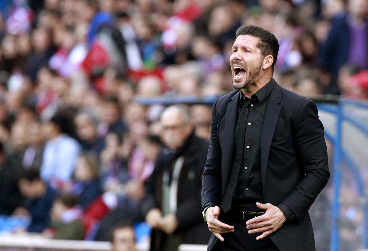 Inter, Simeone strizza l'occhio: Mancini difende la panchina