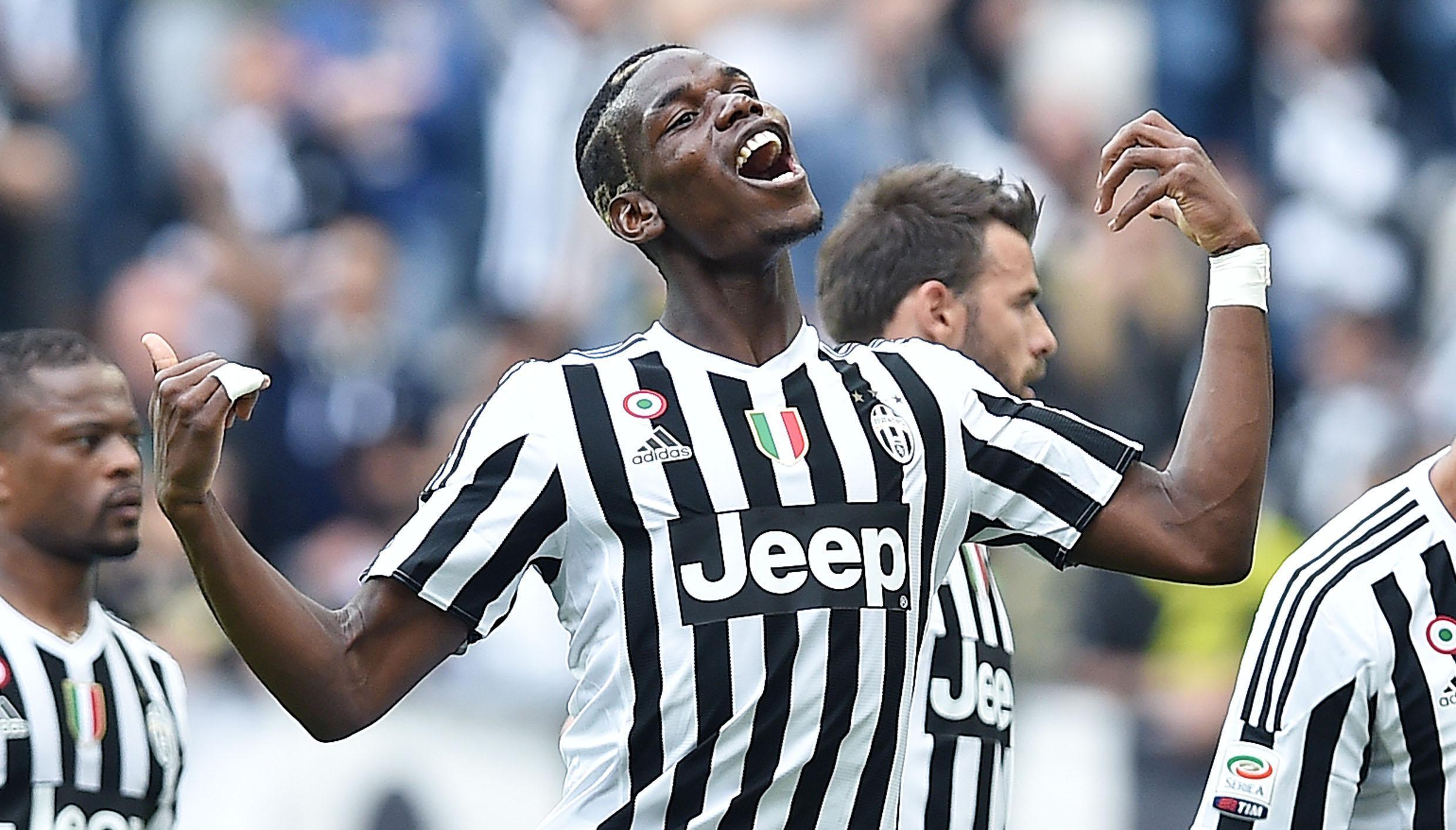 Pogba alle prese con problemi di equilibrio: la Juventus festeggia e lui...cade