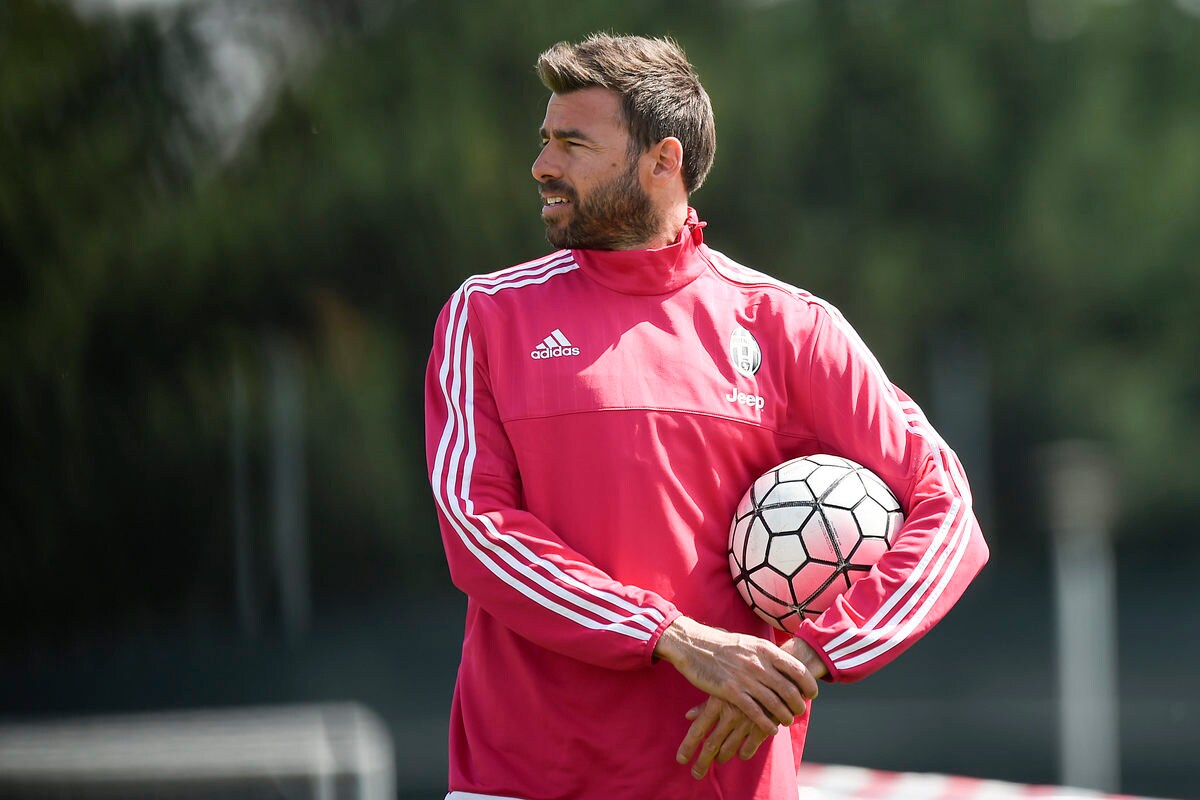 Calciomercato Juventus: in arrivo il Barzagli day. Ed Evra tratta
