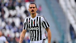 Juventus-Carpi, ecco Bonucci con i baffi