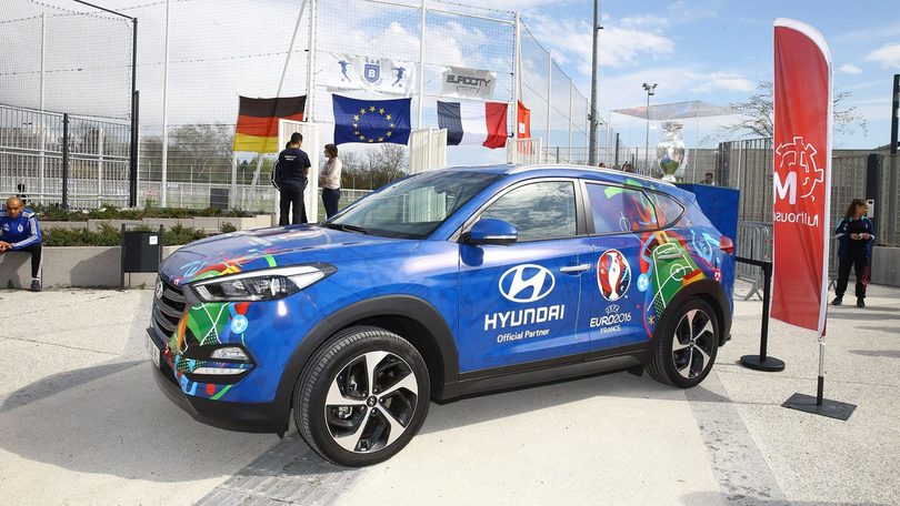 Euro 2016, la coppa viaggia su un Suv speciale