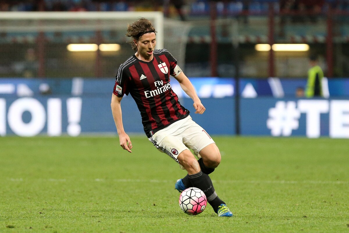 Milan, i tifosi non vogliono Montolivo: la società gli rinnova il contratto