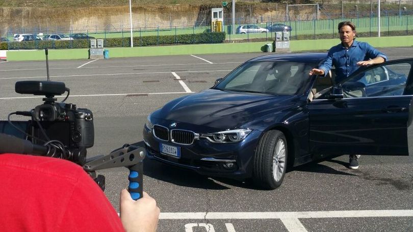 Jimmy Ghione in pista con la BMW 330e per Tuttosport