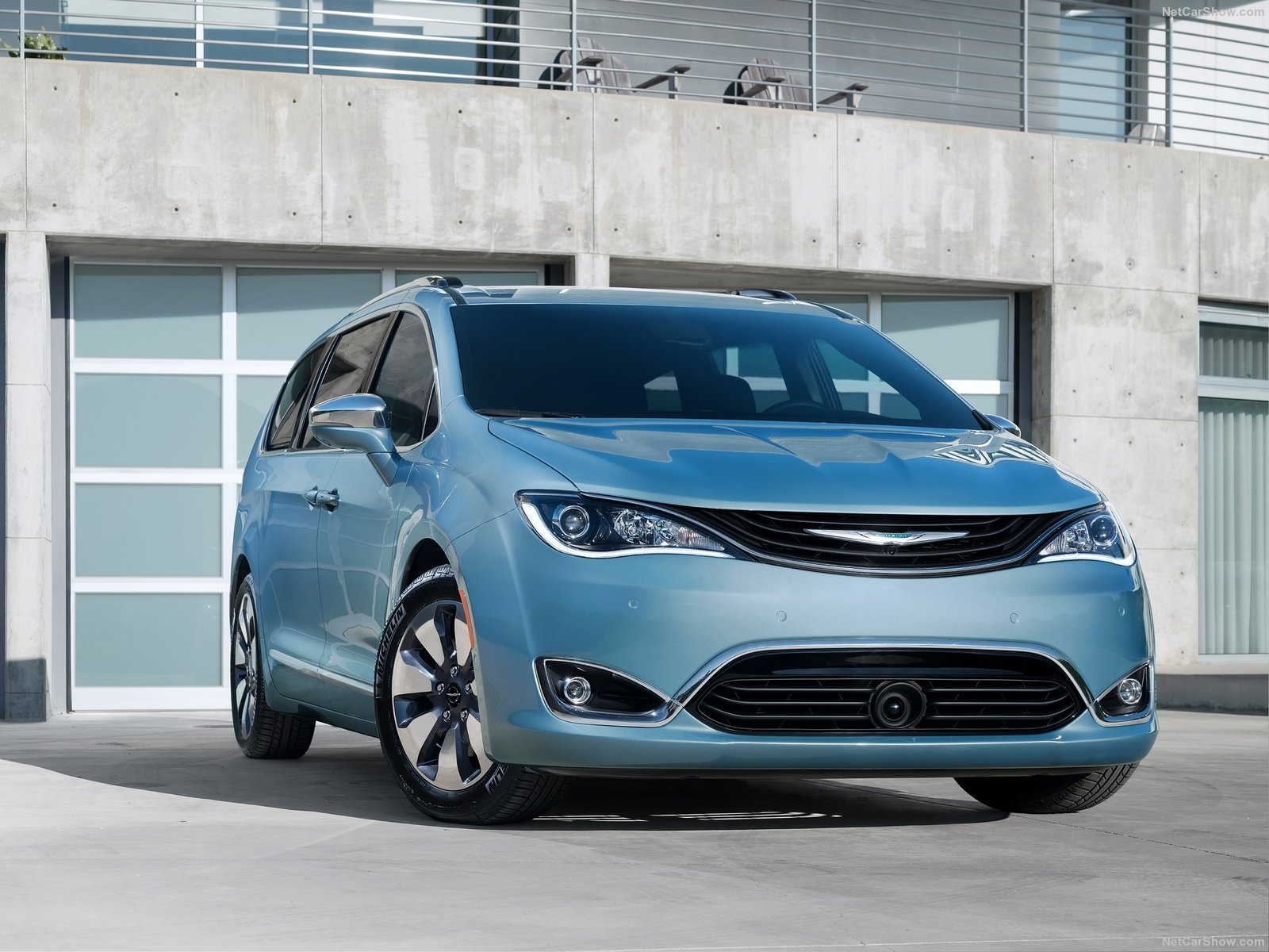 Ufficiale, Fiat Chrysler e Google partner per guida autonoma