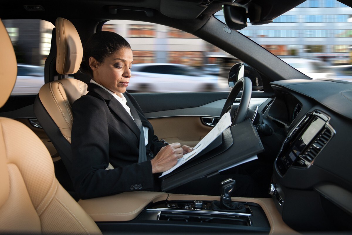 Con la guida autonoma potrebbero scendere i premi assicurativi