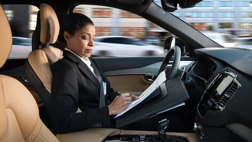 Con la guida autonoma potrebbero scendere i premi assicurativi