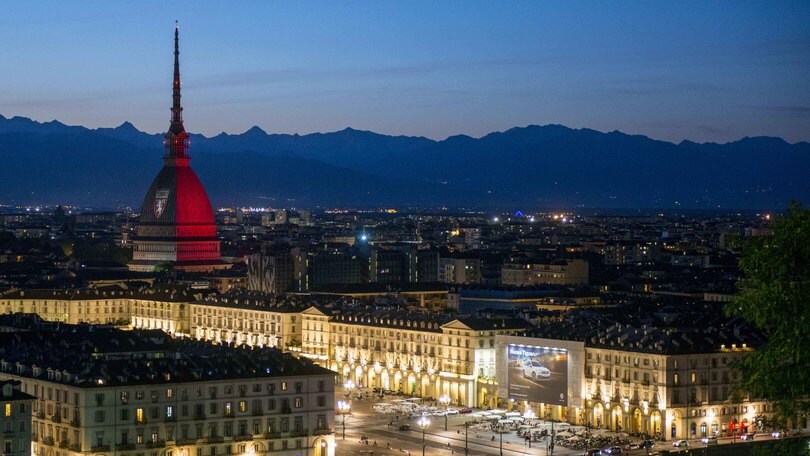 La Mole si colora di granata per il Grande Torino