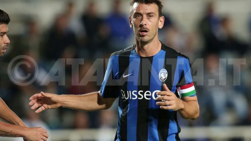 Atalanta, in 20 mila per l'addio a Bellini. Stendardo: «Capitano inimitabile»