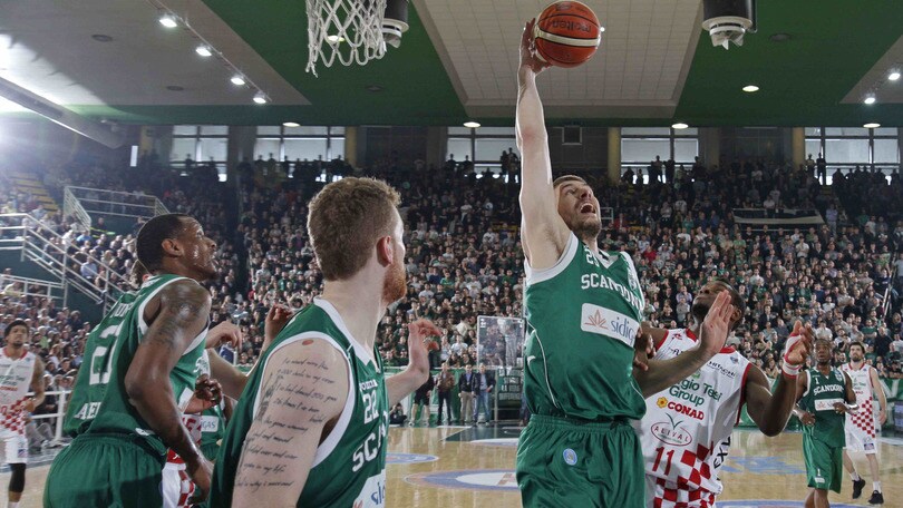 Buva affonda Pistoia, gara1 è di Avellino